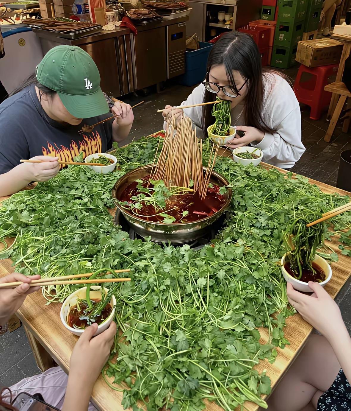 纯蔬菜火锅，感觉就像老牛吃草！