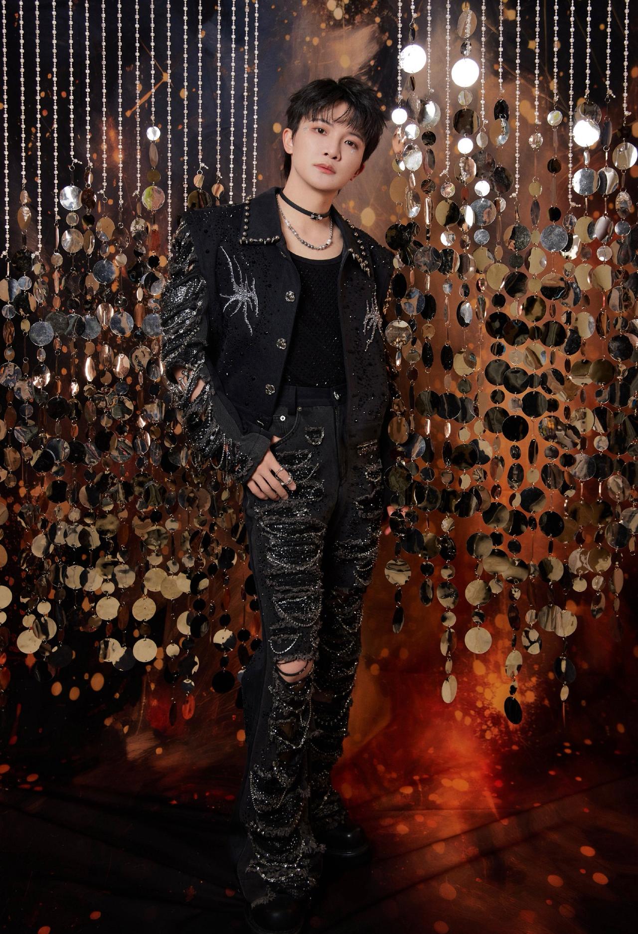 周深说不结婚，就俩原因：太忙，不想凑合。他那个行程你看看，巡演、录歌、综