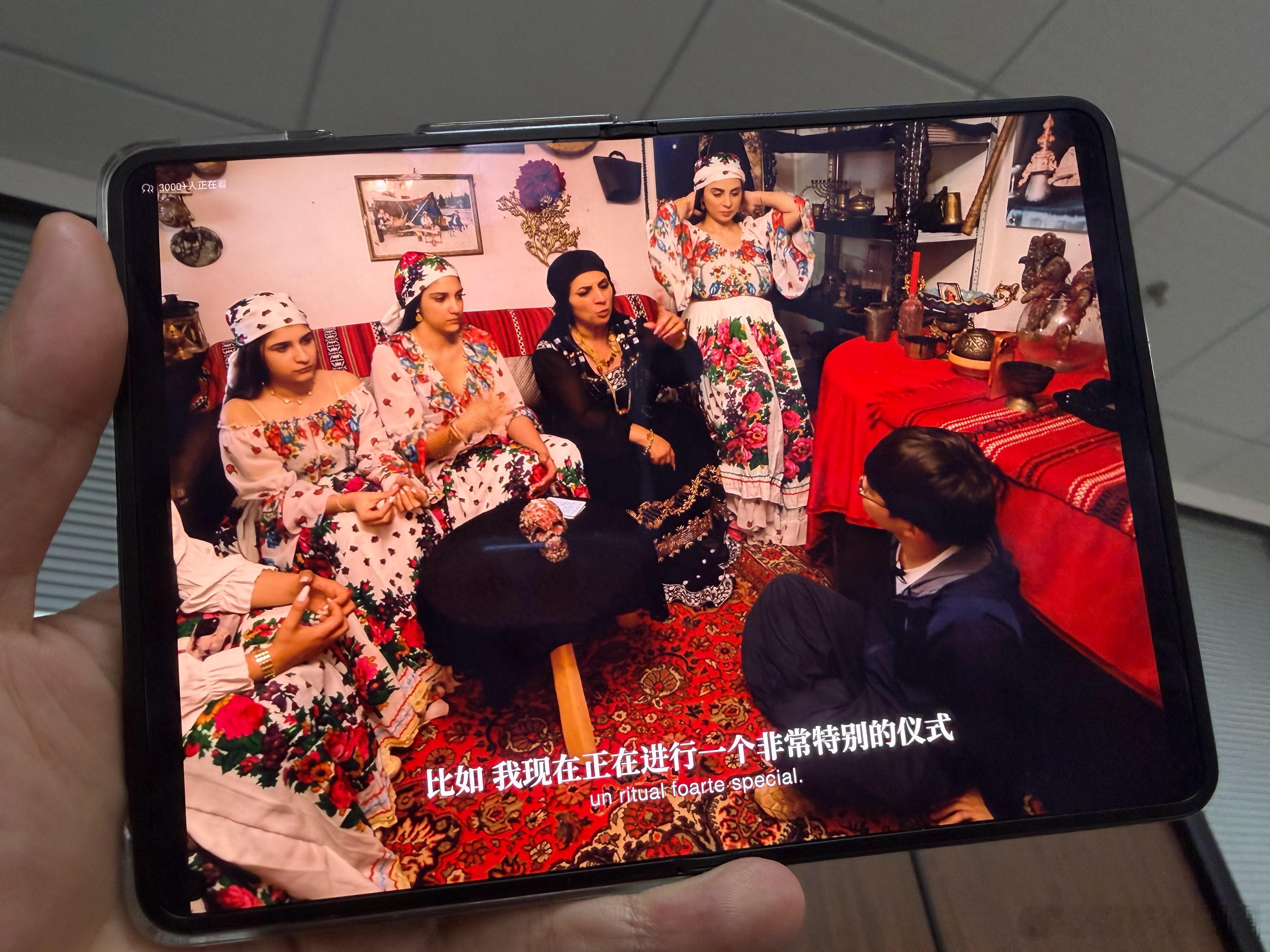影视飓风最近投稿了一期4:3的视频，用华为PuraXMax不要太爽，几乎满屏