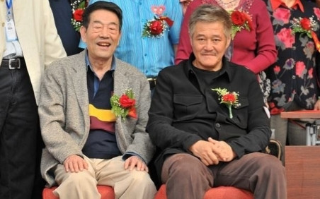 2008年，赵本山参加春晚彩排，被安排到和杨少华一个房间。隔天早上醒来，杨少华发
