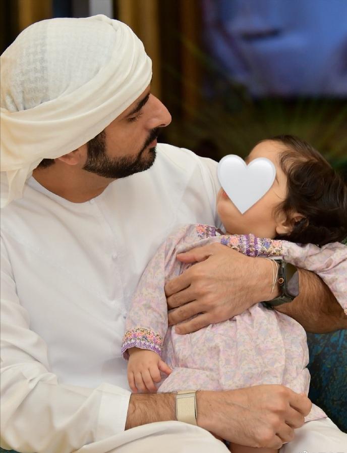 3月22日，迪拜王储哈曼丹和谢克哈王储妃的嫡女赫德公主迎来1周岁生日！和二房的