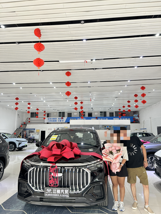 提车半个月用车感受空间方面:家里有两孩，因为预算有限，在瑞虎8plus之间选择