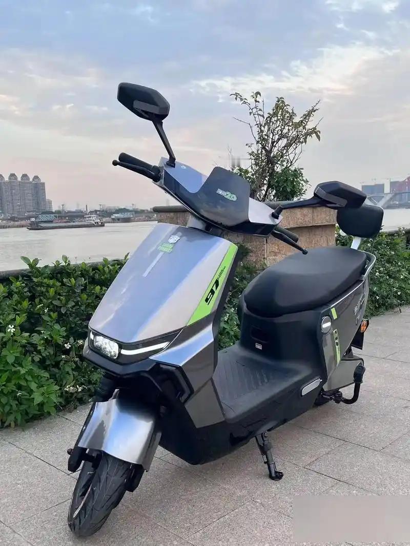 央视三度痛批，各地查得鸡飞狗跳，但街边门店“电动车两分钟提速”依然猖狂。这不是老