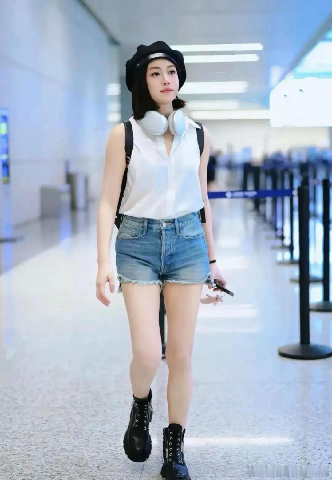 42岁的陈妍希，这状态简直绝了，完全看不出来生过孩子，浑身洋溢着少女感。​​​