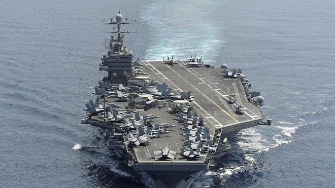 快讯！美国第七舰队突然宣布了。从12月31日到1月3日，林肯号航母和菲律宾海军在