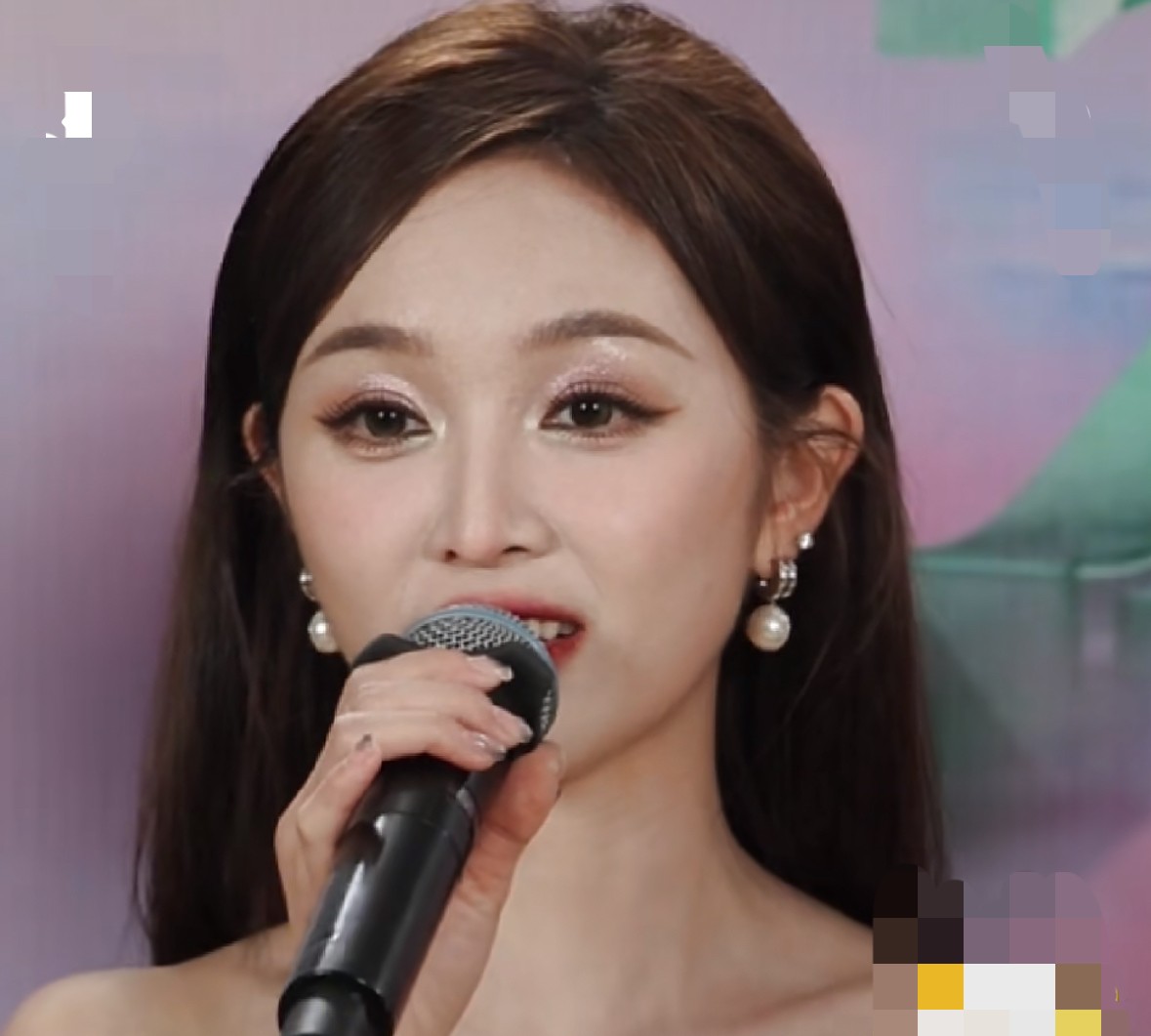 还记得吴宣仪在浪姐一开始时说了这句话，哪里有舞台，我就去哪里，如今她