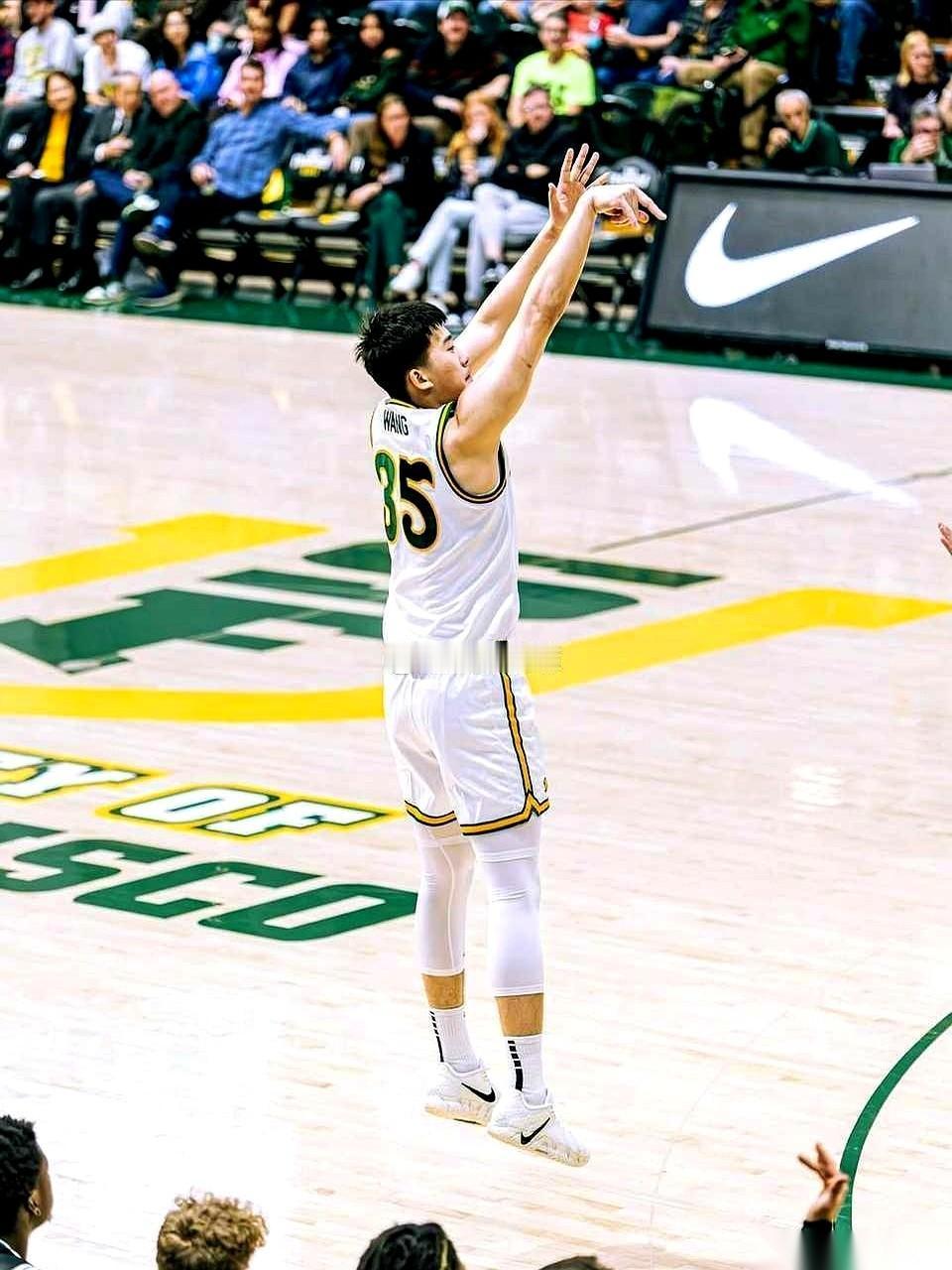 王俊杰，也掉出首发了。算上之前的淡厚然，得，咱们在NCAA的两棵独苗，现在齐刷