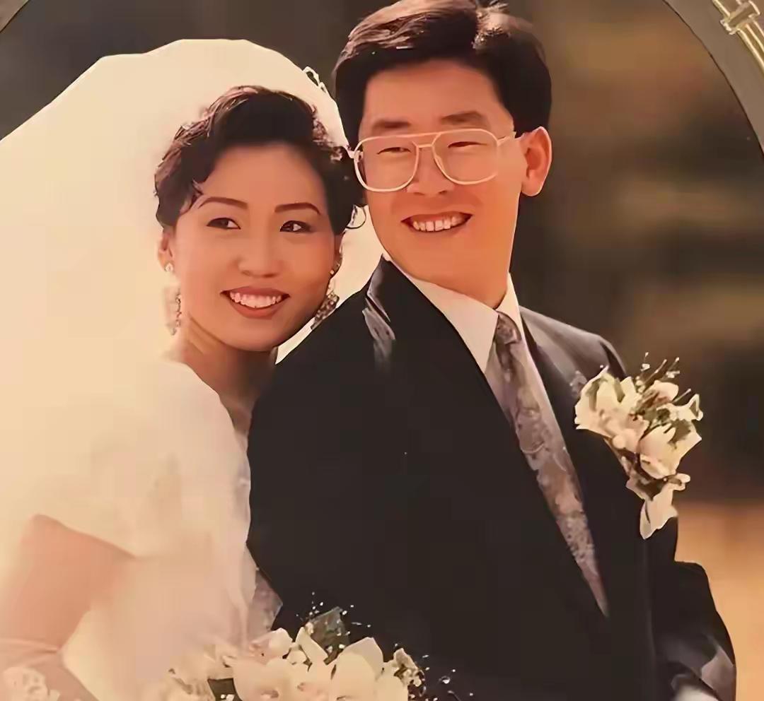 我能想到最浪漫的事情就是和你一起慢慢变老，李在明夫妻结婚时一定是这样想的。时间过