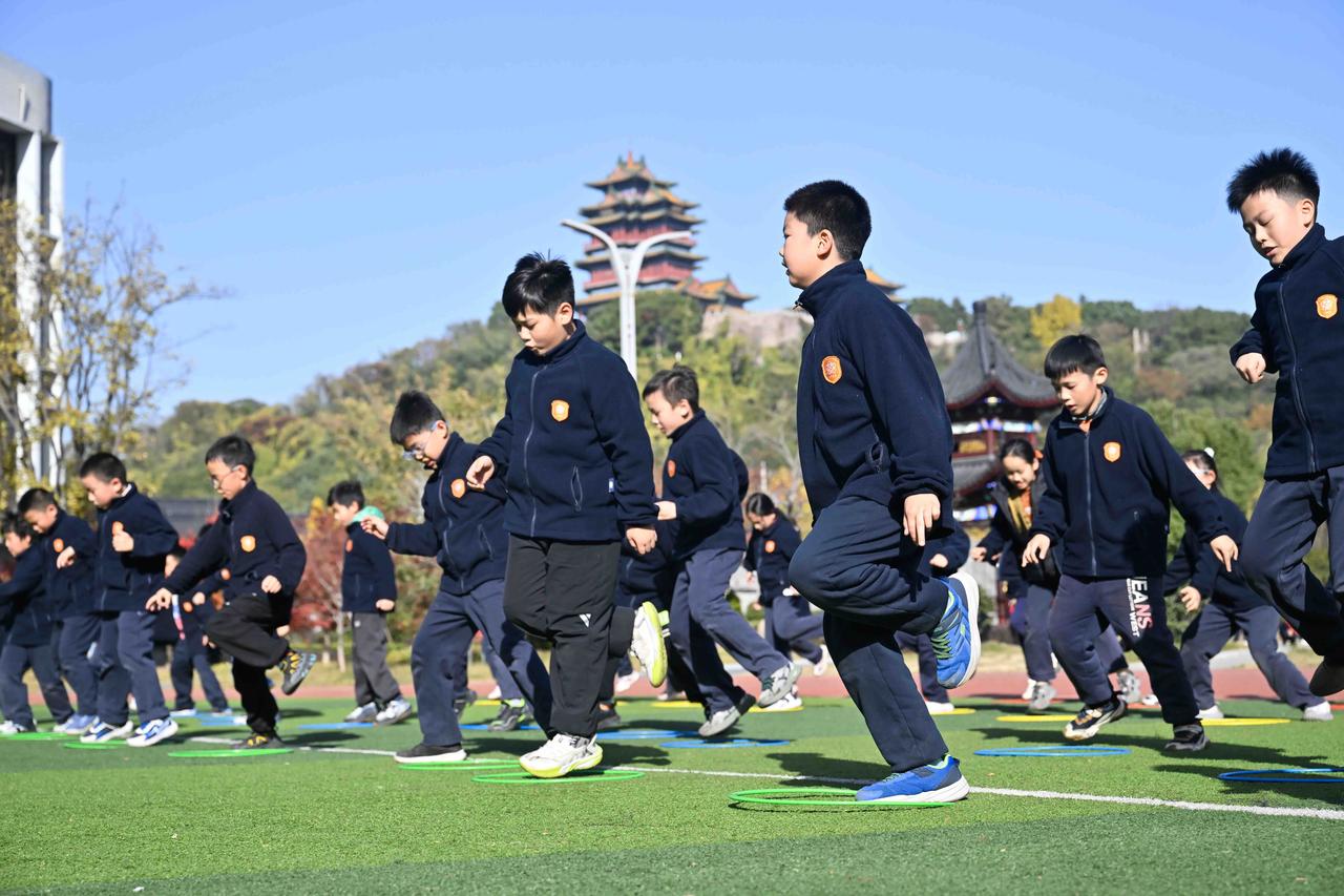 妈妈培养孩子性格好方法：一、孩子胆小------让他唱歌；二、孩子脾气急-