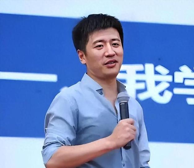 网红圈接连“地震”！张雪峰刚被禁，千万粉大佬蓝战非又栽了刚为张雪峰多平台被“