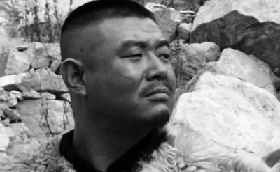 1943年，土匪刘黑七带人杀了400多名百姓，还掳走了72名妇女，八路军政委王麓