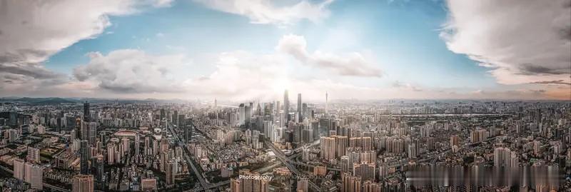 广州楼市2025、2026上半年行情对比与现状分析一、两区房价跌幅明显收窄，