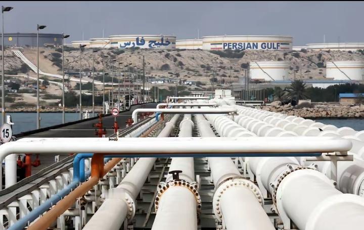 伊朗石油储备“憋爆”倒计时，绝大部分储油罐都已经满仓。现在，伊朗开始把石油装进8