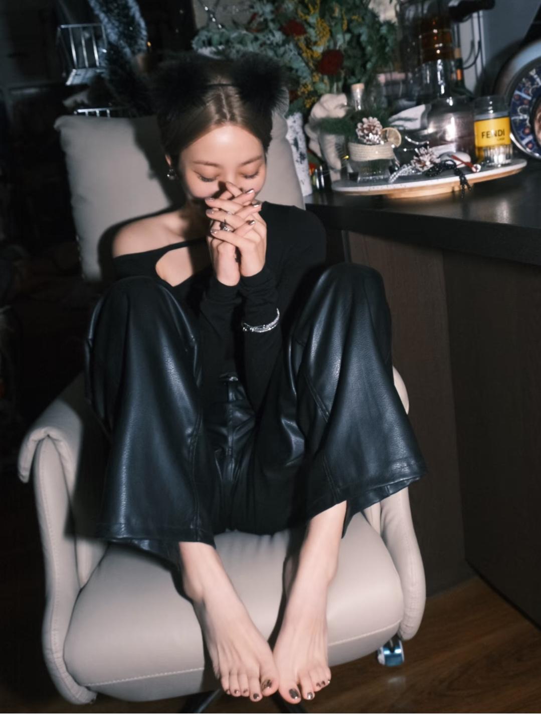 这脚丫子简直太绝了。