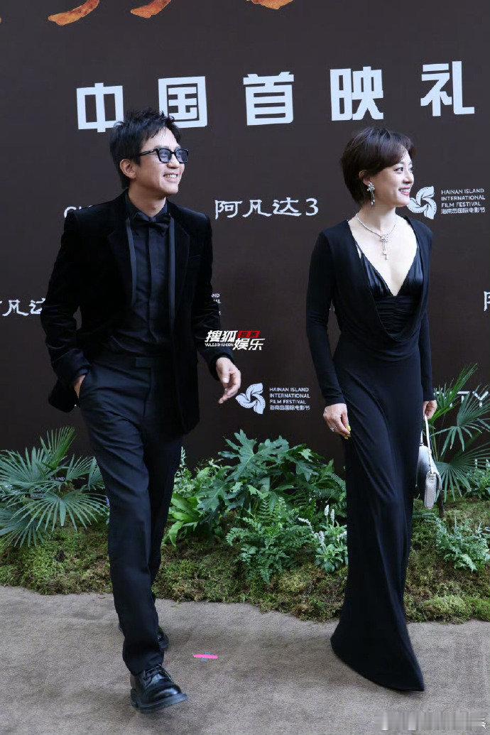 邓超孙俪一起走红毯《阿凡达3》首映礼红毯甜度拉满！夫妻俩同框氛围感绝了，超哥
