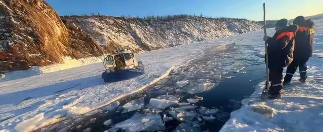 贝加尔湖坠车事件：江苏一家人均1万6看蓝冰，为省200块全家遇难贝加尔湖坠车