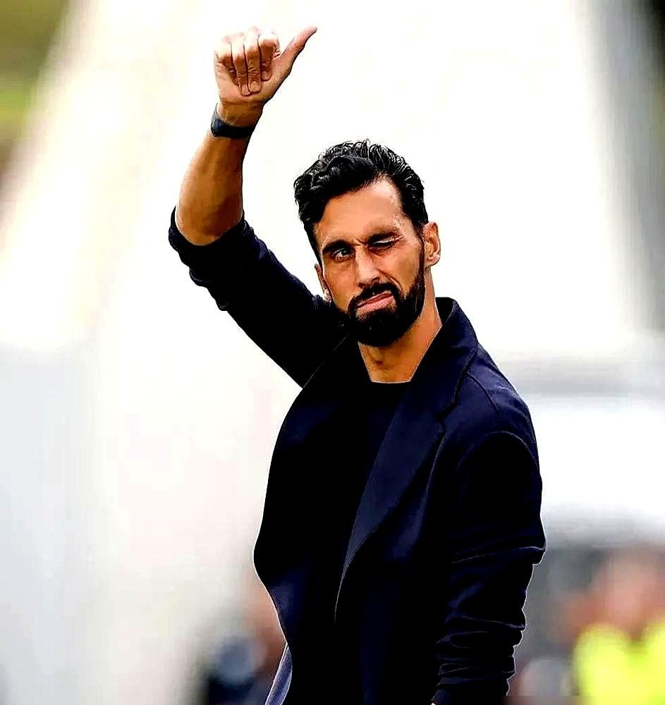 皇马这新帅阿韦洛亚，真神了！刚从B队提上来，开局就两连败，连赫塔菲都输了，下