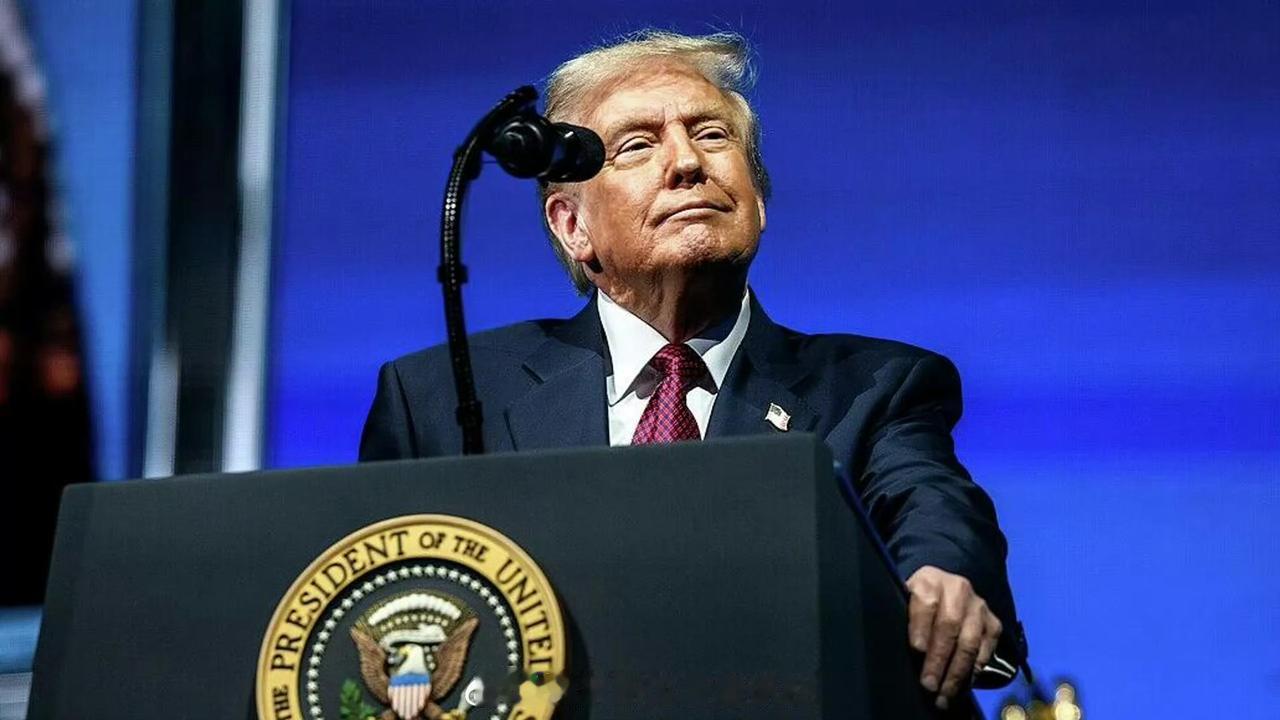 特朗普敢不敢禁止军火商向乌克兰出售武器呢？据俄罗斯媒体报道，“美国强迫希腊采购美