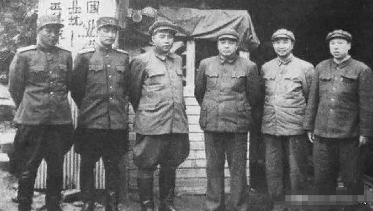 1955年大授衔后，远在大洋彼岸的李奇微看到报纸上十大元帅的名单后，命人送到麦克