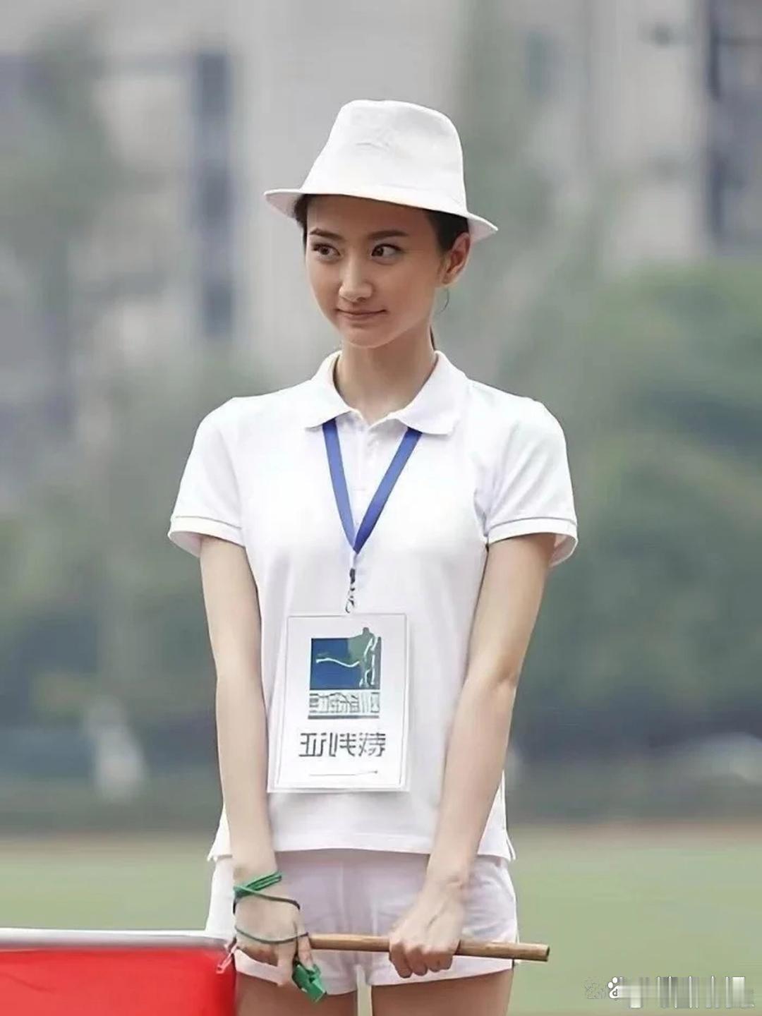 景甜学生时代简直是校园白月光，灵动清新，从小就是神颜！