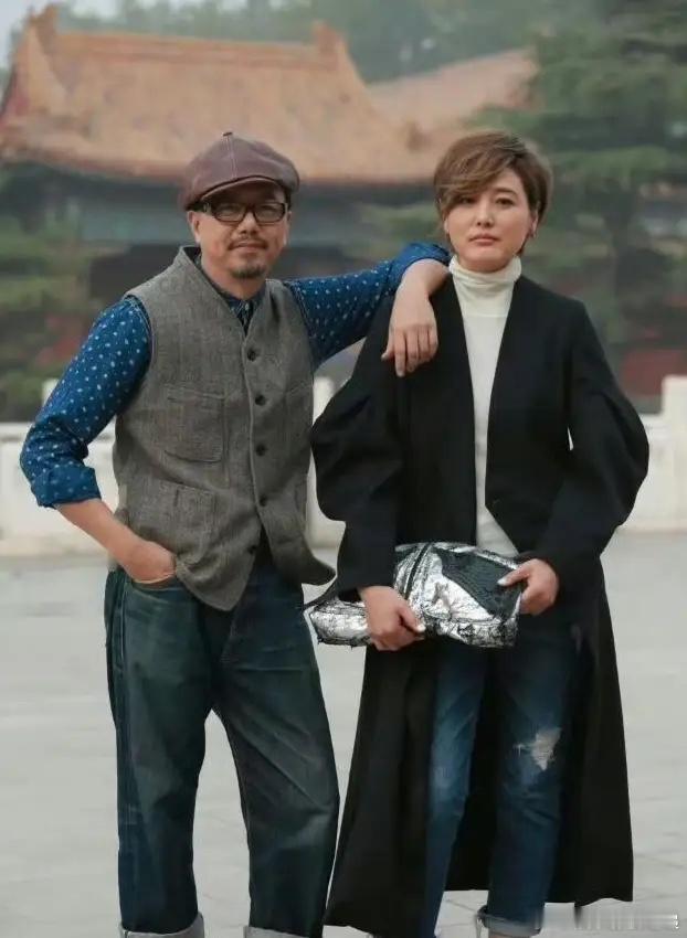 这位女演员，太突然了！今天，港媒报道，56岁的张延，离婚了。结束20年的婚姻，为