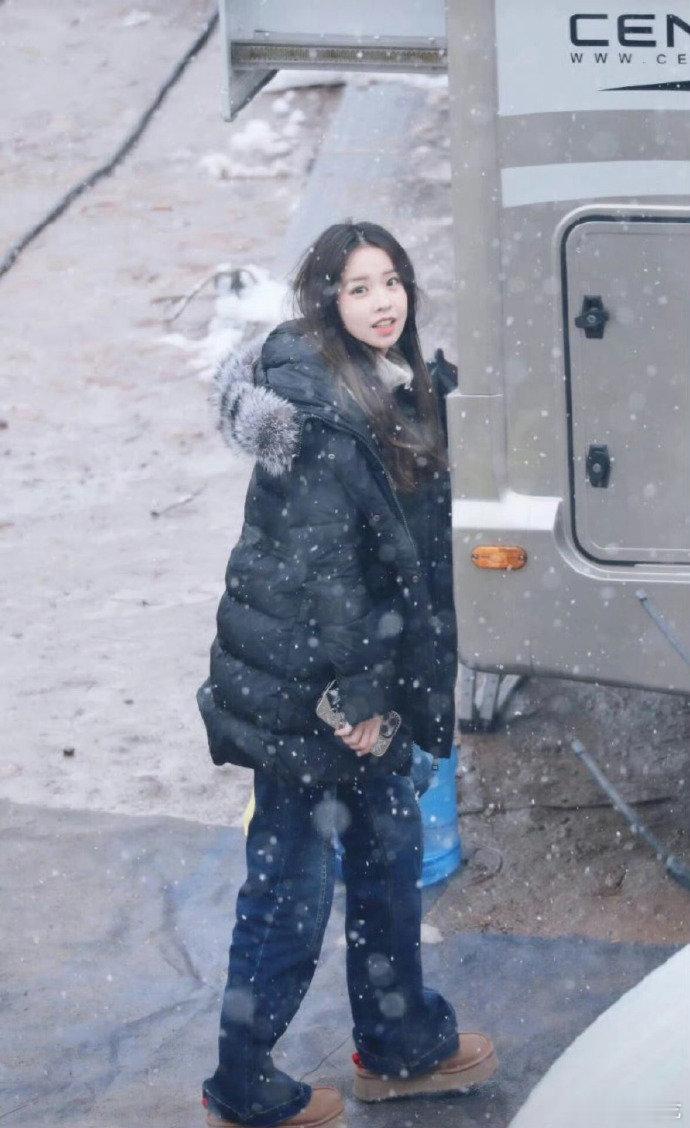 程潇去看了妹妹的毕业大戏程潇特意去看妹妹的毕业大戏被偶遇，这份藏在细节里的姐妹