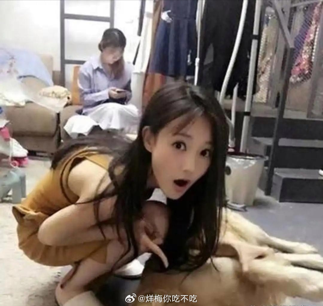 李一桐出道早期，清纯又甜美