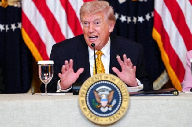 彻底翻车，特朗普放低姿态求盟友帮忙，结果被集体泼冷水昨天白宫椭圆形办公室里，