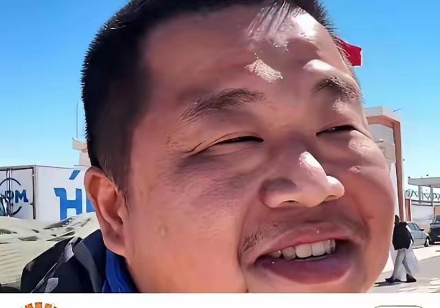 蓝战非行事过于高调，宣称做一条几分钟的视频就能卖几百万，还说自己身价过亿。随后，