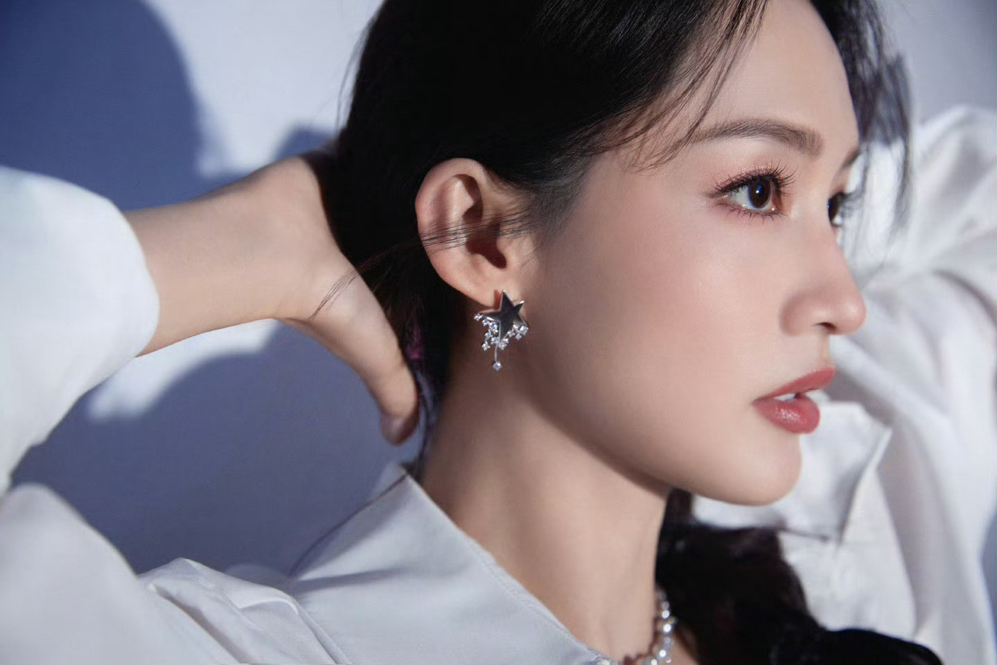 李沁令人心动的offer7果然白衬衫就是最牛的！我们的高智感女神李沁终于要来啦