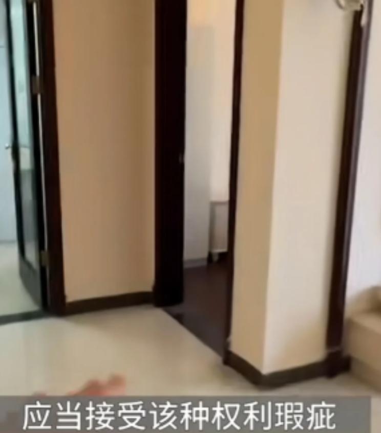 看着手里那份沉甸甸的、写着自己名字的房产证，张先生心里没有半分喜悦，只有一股冰冷