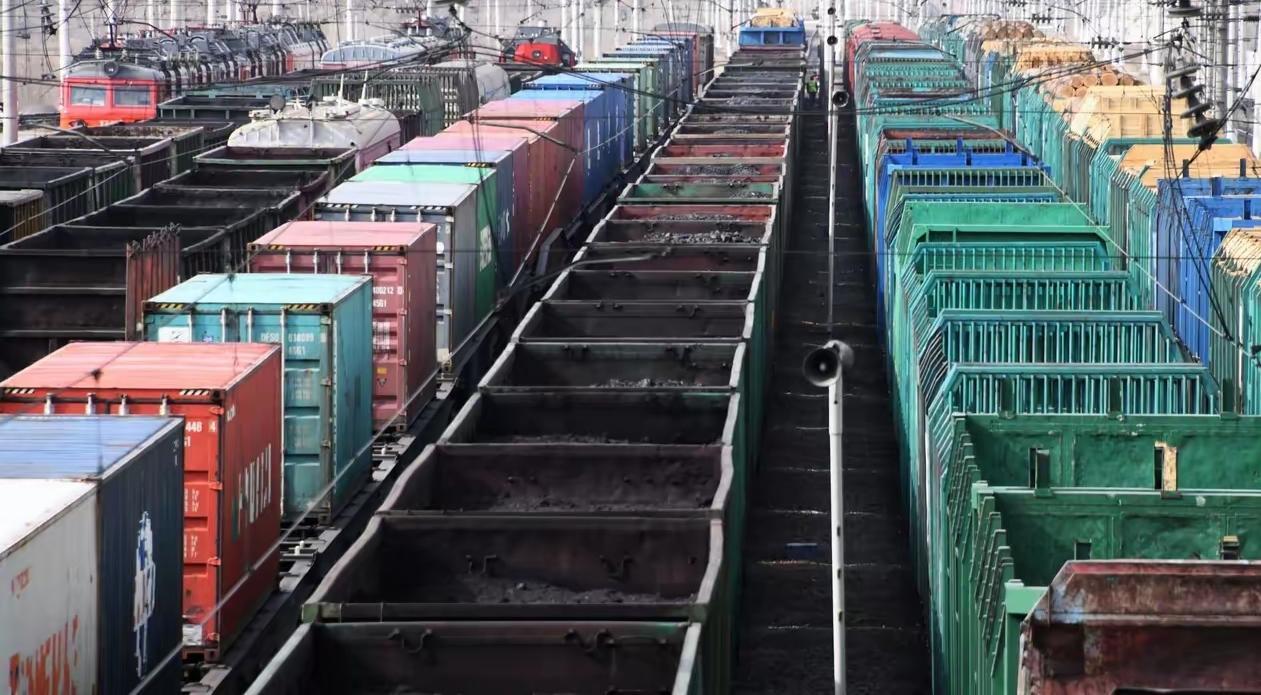 图瓦共和国如今急得如热锅上的蚂蚁一般——手中握着稀土、钽铌这些被誉为“工业维生素