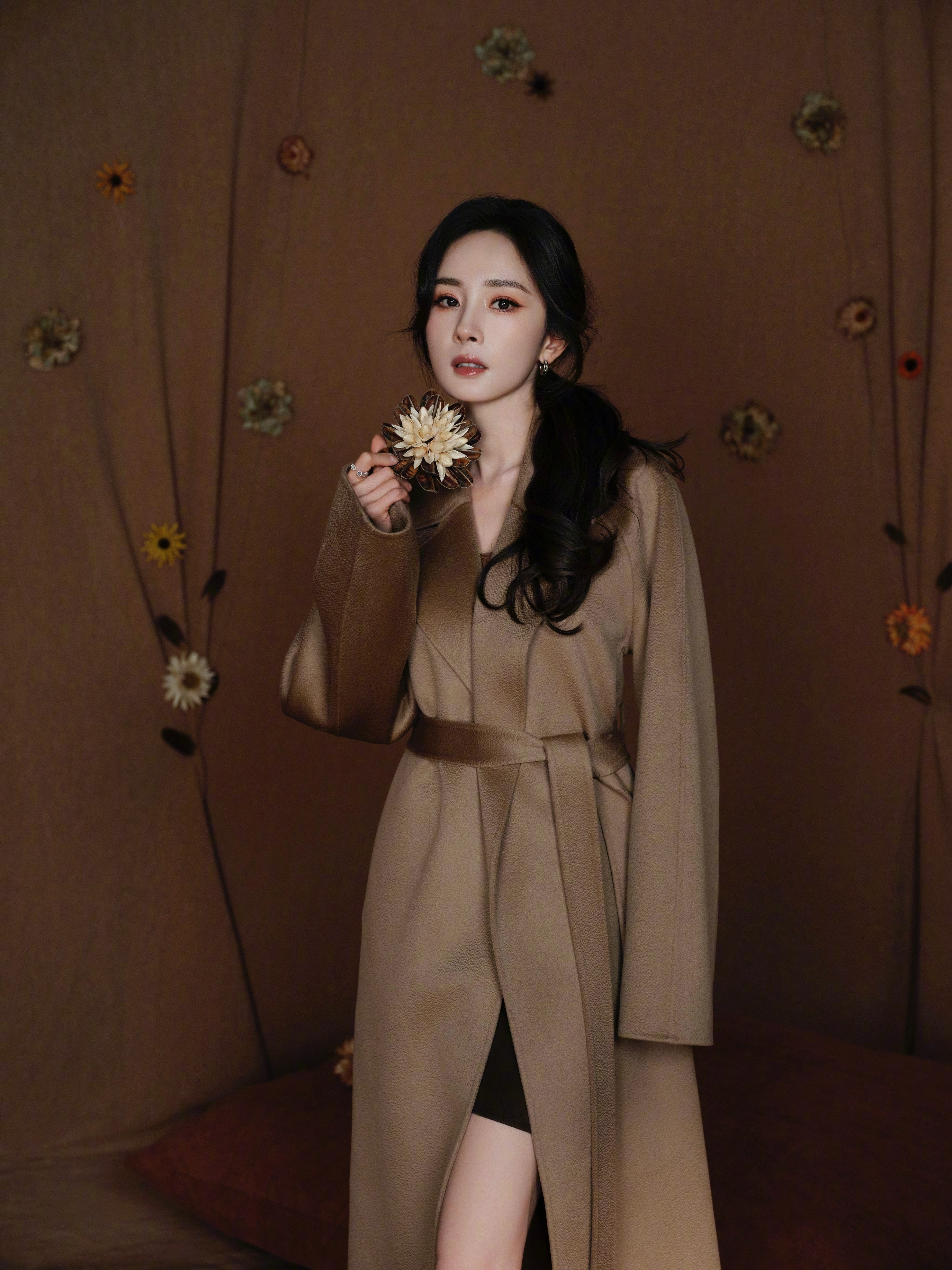 高端品牌三只小山羊杨幂穿羊绒大衣美爆了