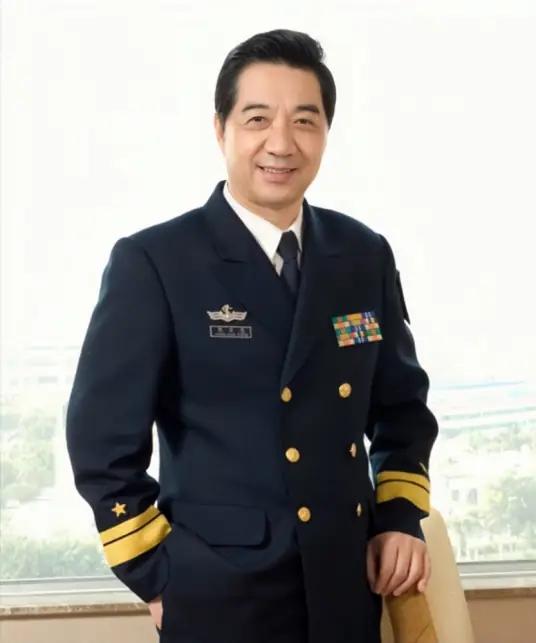谢谢你张召忠！你真是伟大的预言家！2015年你就说过：“美国啥也不干，让东方大国