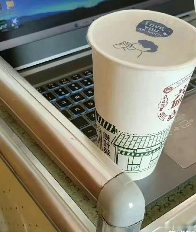 女朋友喝奶茶要挑选品牌，这样是不是不太好5个人喝完奶茶陆续出现不适