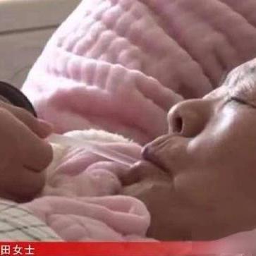 5月13日报道，曾经凭借超高龄生育轰动全国的山东枣庄高龄产妇家庭，再度走进大众视