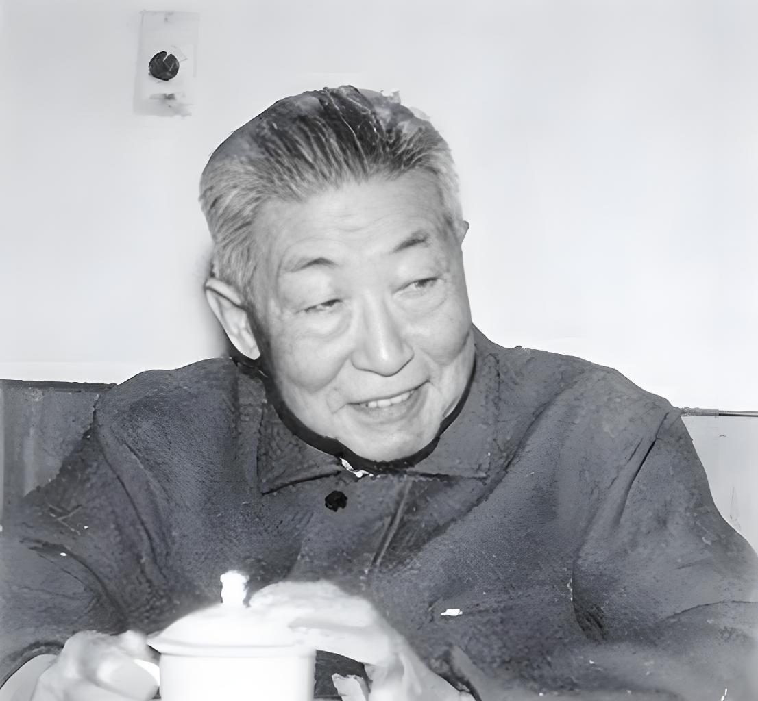 他曾任上海市委第一书记，主政上海5年，推动浦东开放开发，廉洁奉公，94岁病逝，离