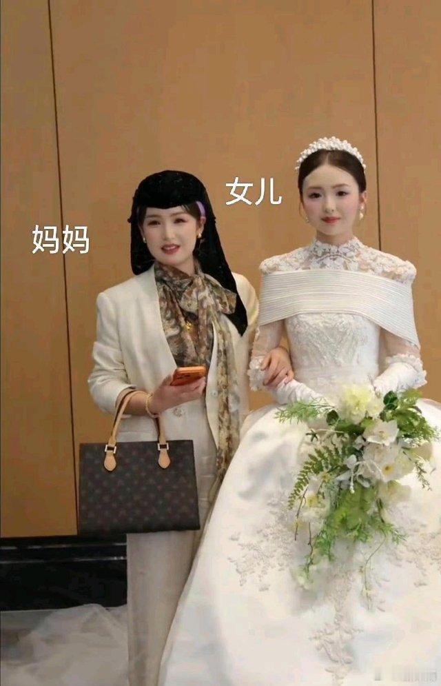 婚礼现场，新娘的妈妈才32岁，回族人好漂亮看着像姐妹