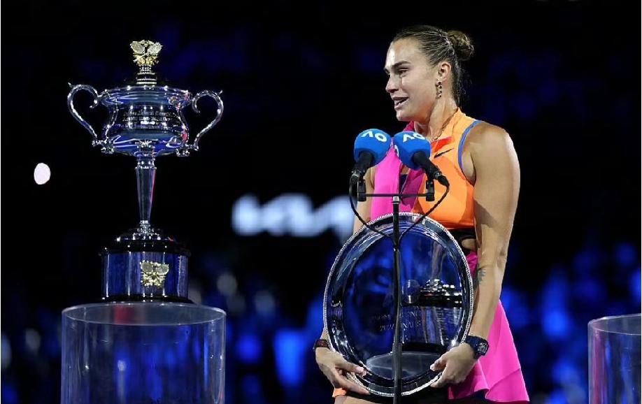 萨巴伦卡1:2不敌莱巴金娜，再次与达芙妮杯擦肩而过。连续两年相同的剧本:布里斯班