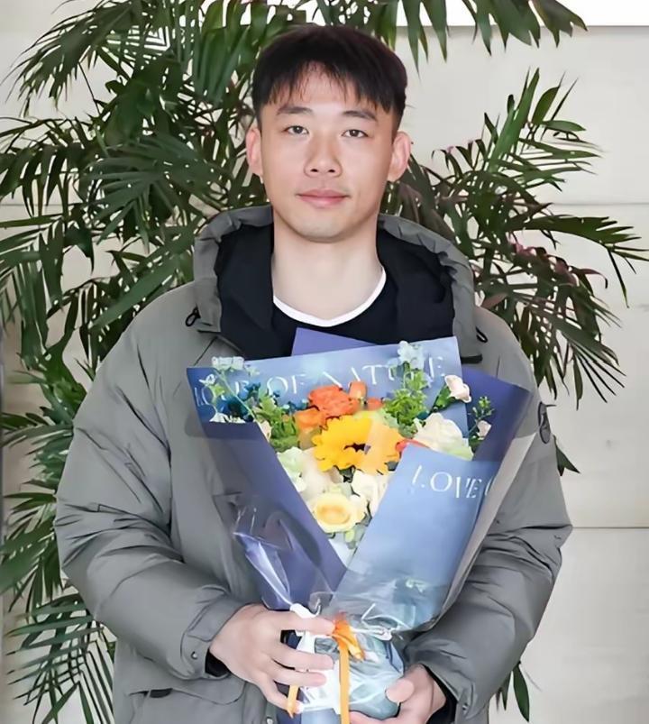 刘其鑫，男，南京大学地球科学与工程学院博士研究生。2025年2月28日晚，刘其鑫