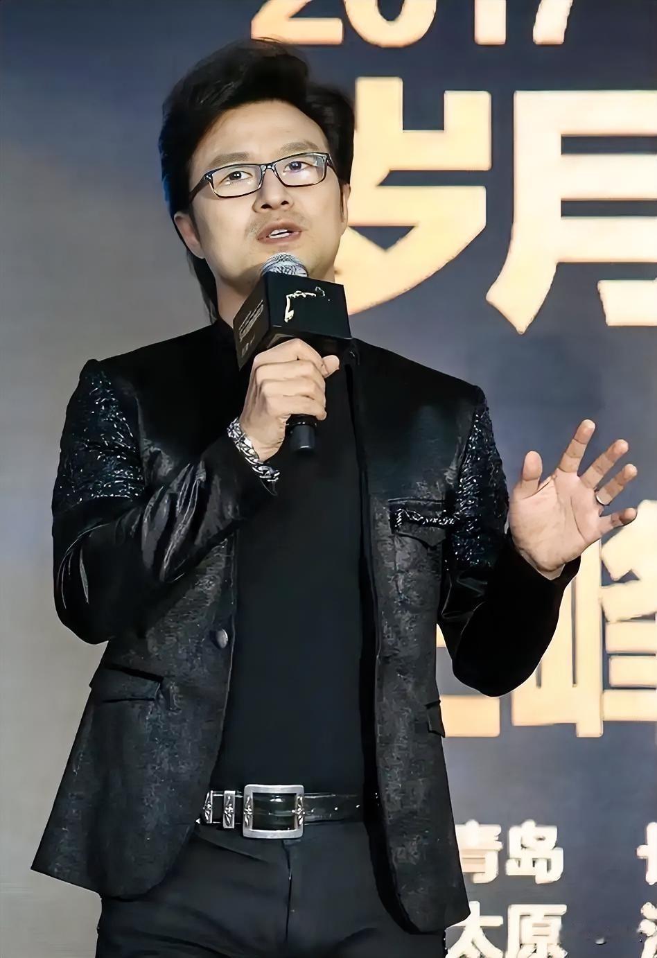 刚刚，汪峰又爆出新瓜了！汪峰的前任女友葛荟婕，在直播中情绪激动地爆料称：自己