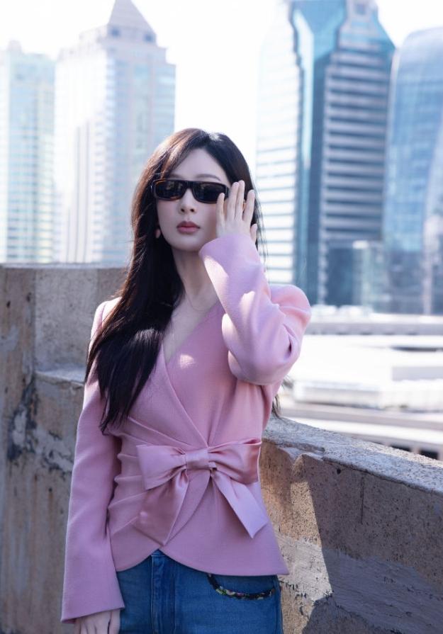 都在说杨紫要拍《vogue》封面！说是华伦天奴推封，还有全球广告，而且要去罗马