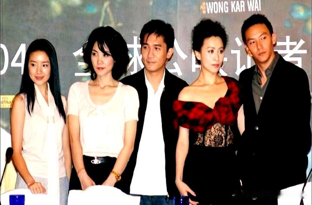 都以为梁朝伟当年顶着绑架风波不离不弃是老实人犯痴情，翻出2004年《2046》发
