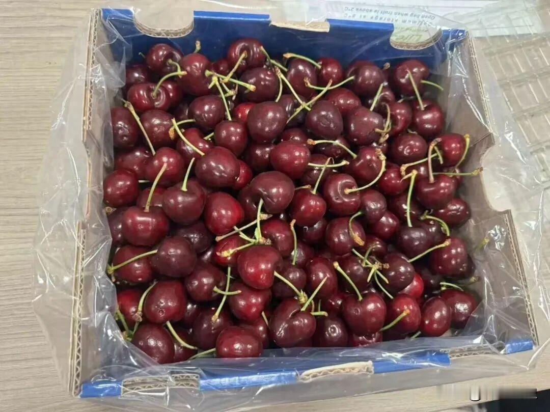 1700元降至500元！价格大跳水，预计还要降[无奈吐舌]今冬的“车厘子自由”可