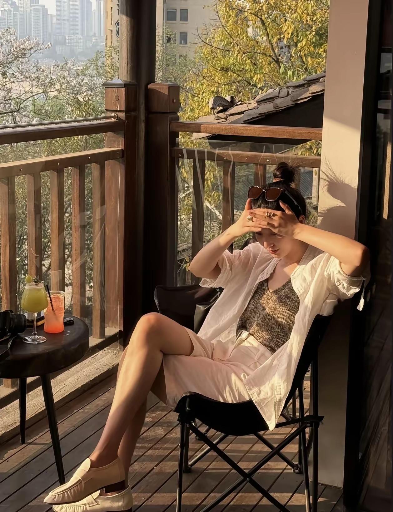 朴素大方，气质高雅端庄，身形健康健美的就是好看女性应有的气质女生的高级气质魅