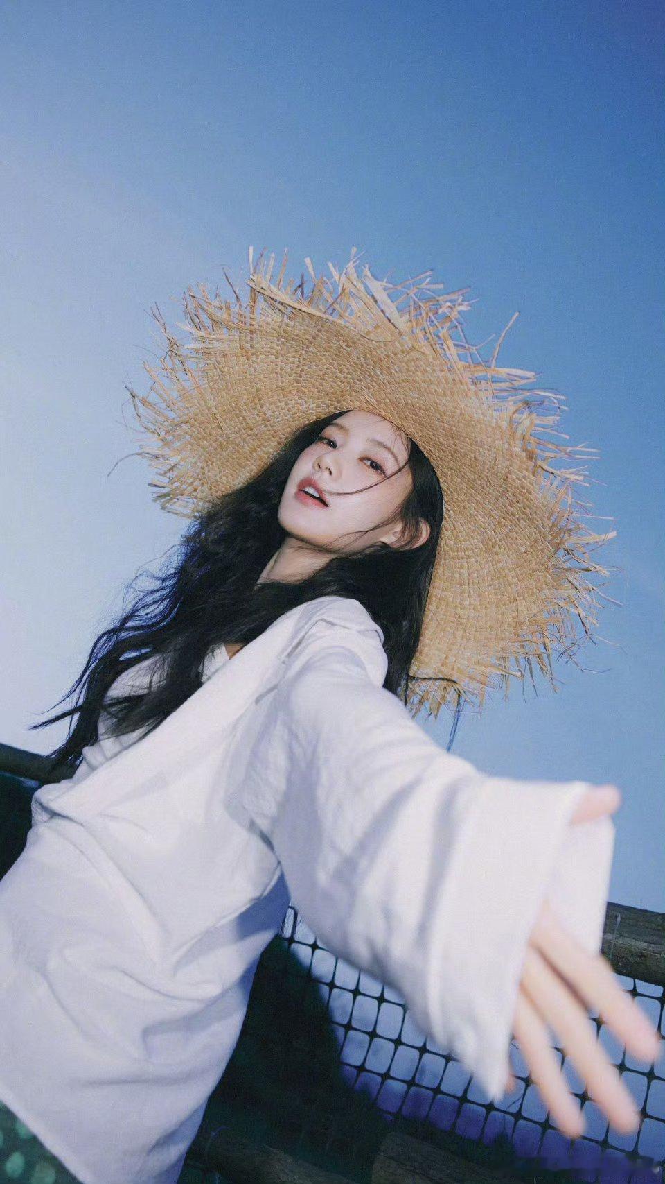 李一桐想了一下午的文案，夏日清新风格