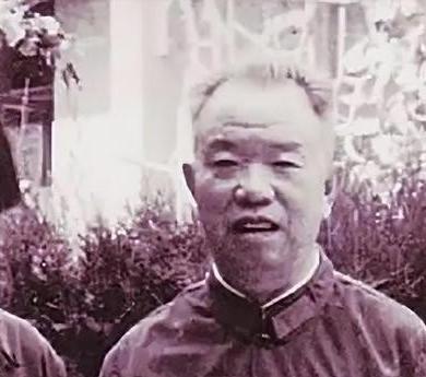 1971年，开国大将王树声到部队看望女儿，不料被警卫兵拦下：“请您排队等候，领表