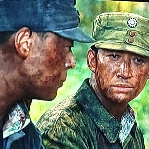 央视热播剧《八千里路云和月》里，张云魁和谢语峰的相识太有戏剧性了。黑夜张云魁带