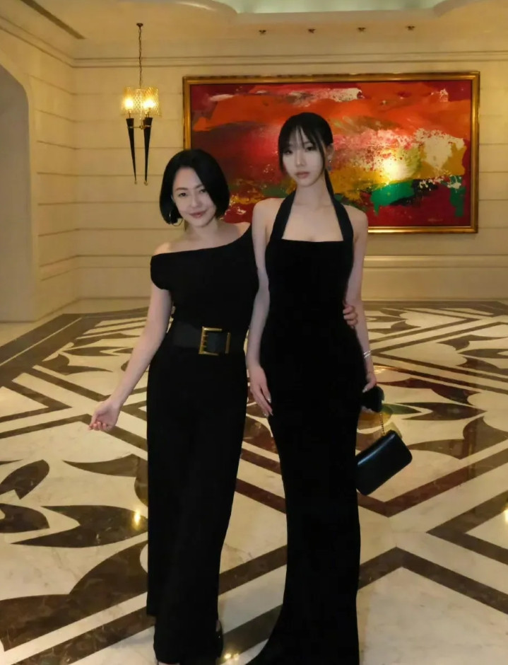万万没有想到，小s的女儿居然变得这么漂亮了，身材比例也很好。白瞎我看了十几年电视