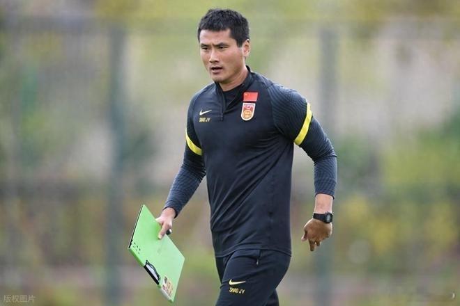 中国足球已经到了最低谷，这是几任足协和十几任不同国籍教练一起陪伴见证走过的“中国